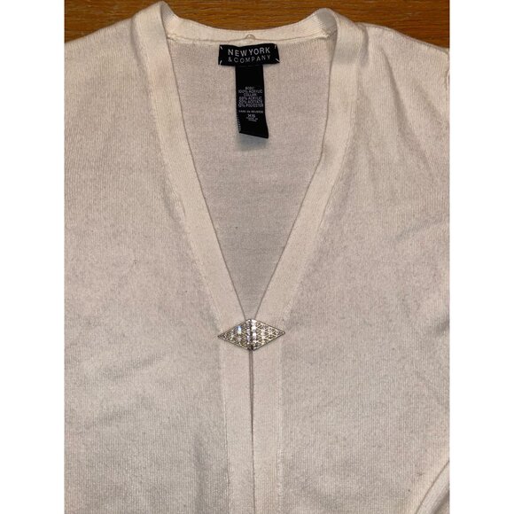 New York & Company Womens White V-Neck Cardigan With Rhinestone Clasp - Picture 2 of 3